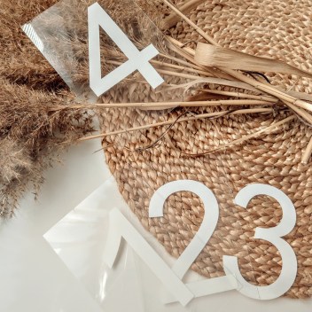ideatree, svadba, číslo na stôl, čísla stolov, transparentné, plexi, biele, priehľadné, transparentné oznámenie, nové mesto nad váhom